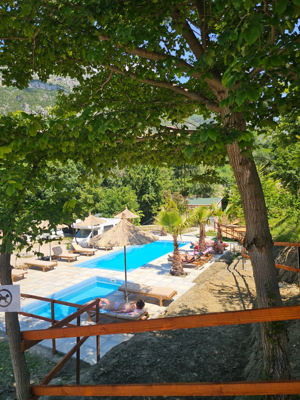 Blick zum Poolbereich